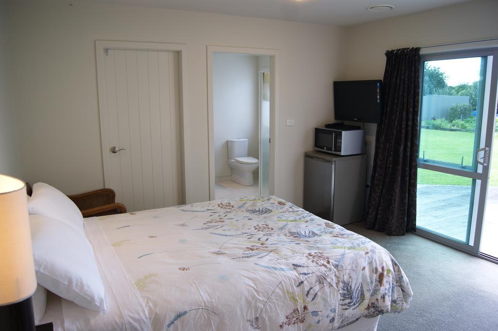 Waihi Beach Getaway-Studio, Ensuite & Private Deck Екстериор снимка